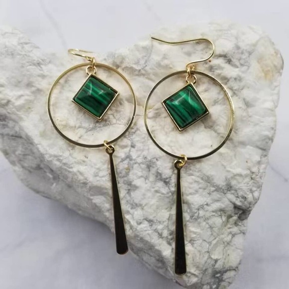 Green Stone Long Paddle Circle Dangle Earrings - Picture 2 of 2